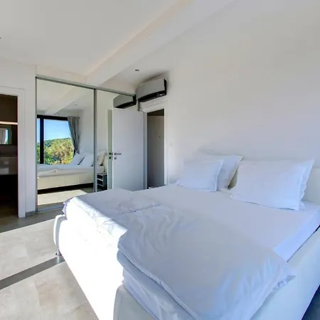 Sunrise Villa *