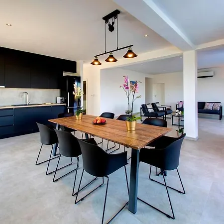 Sunrise Villa *